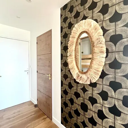 Cabines, Vue & Etang, A Pied *