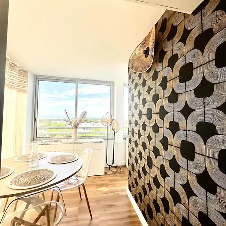 Cabines, Vue & Etang, A Pied *